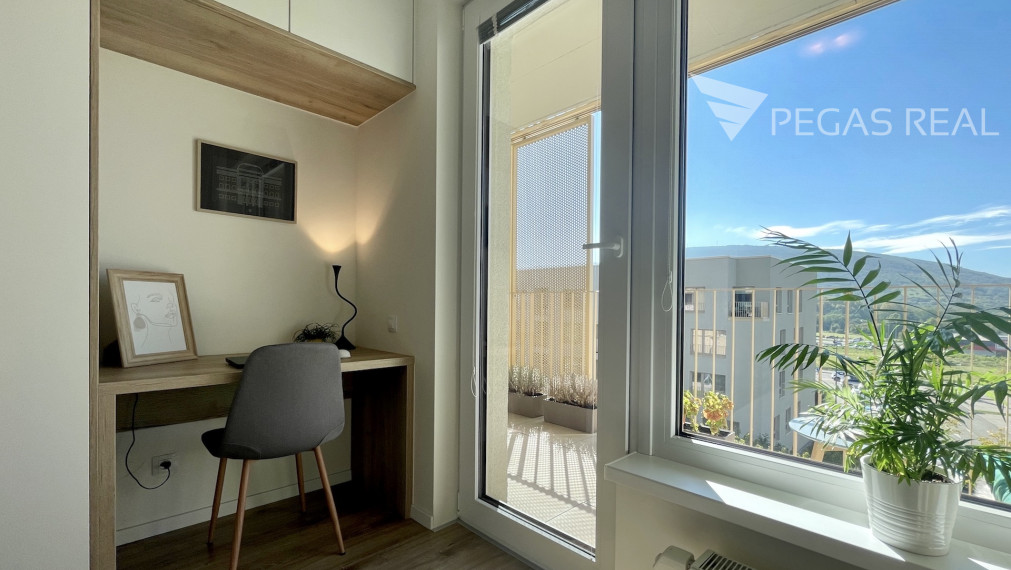 **PREDANÝ** Priestranný kompletne zariadený 2i byt v novostavbe Bory - Nový Dvor