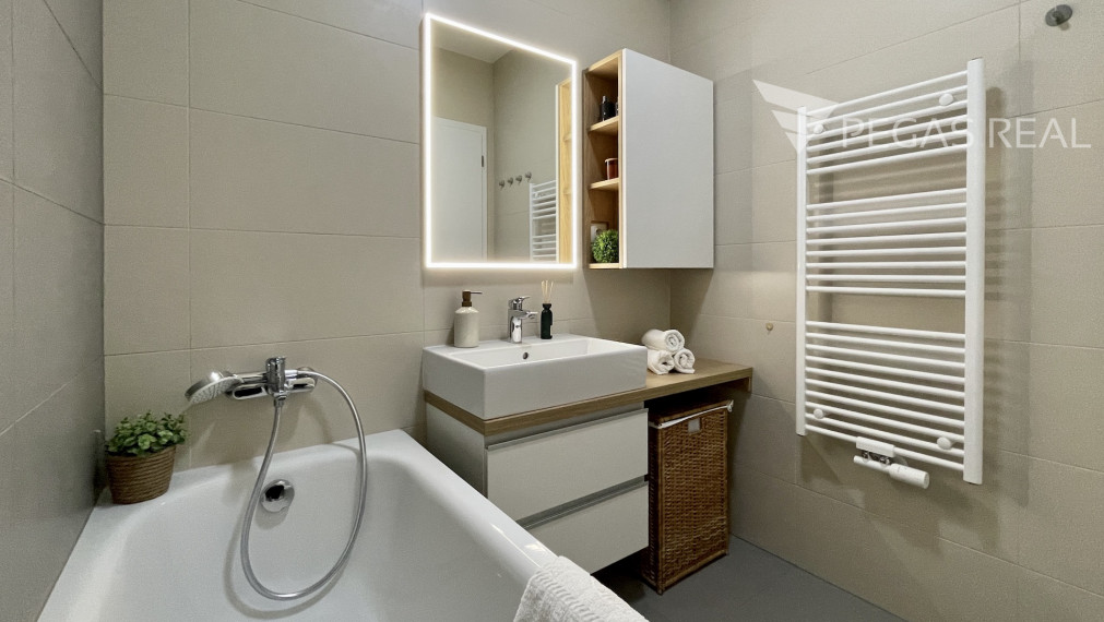 **PREDANÝ** Priestranný kompletne zariadený 2i byt v novostavbe Bory - Nový Dvor