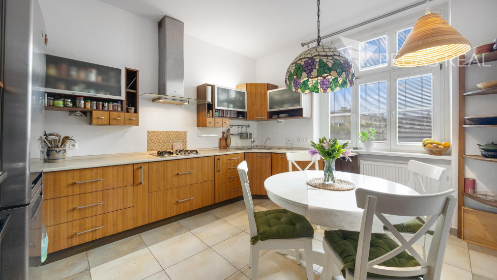 Krásny 4 izbový byt na Zochovej ulici