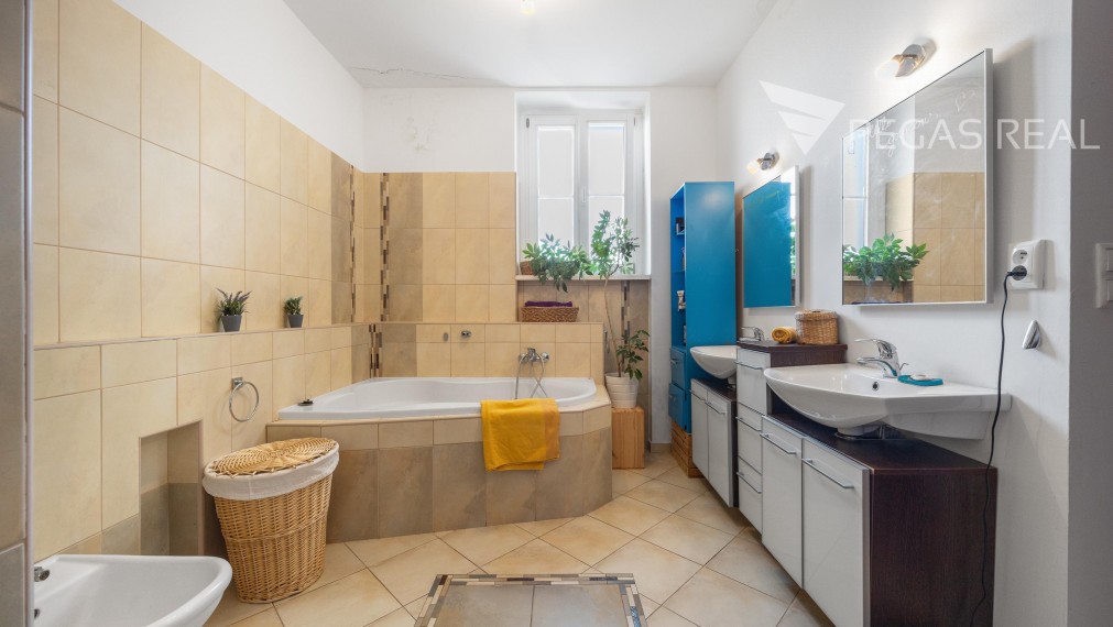 Krásny 4 izbový byt na Zochovej ulici