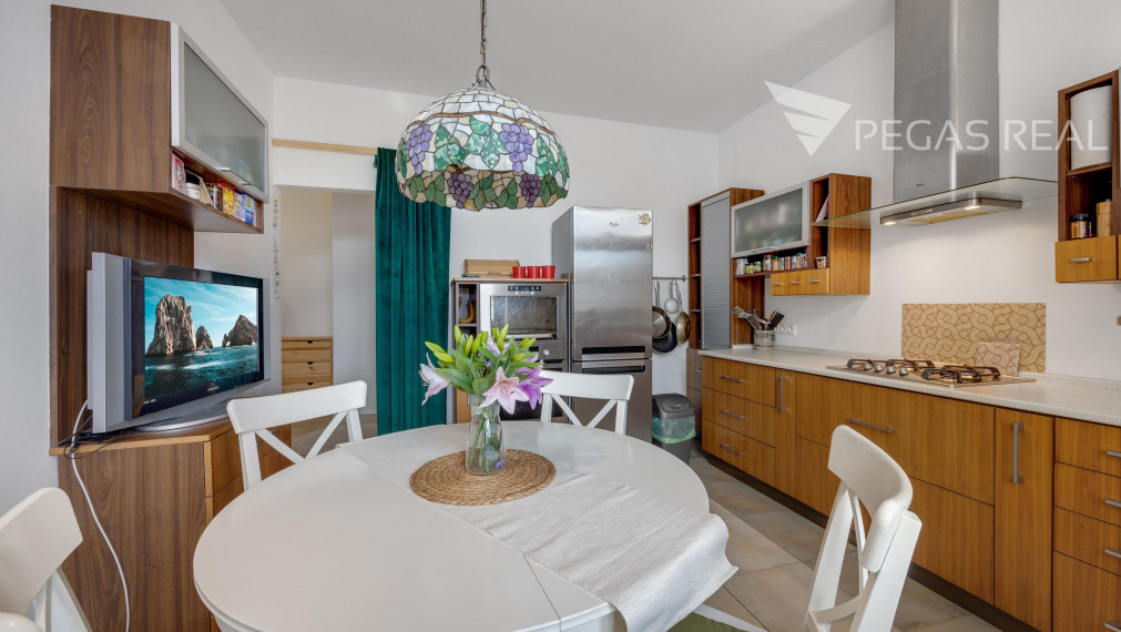 Krásny 4 izbový byt na Zochovej ulici