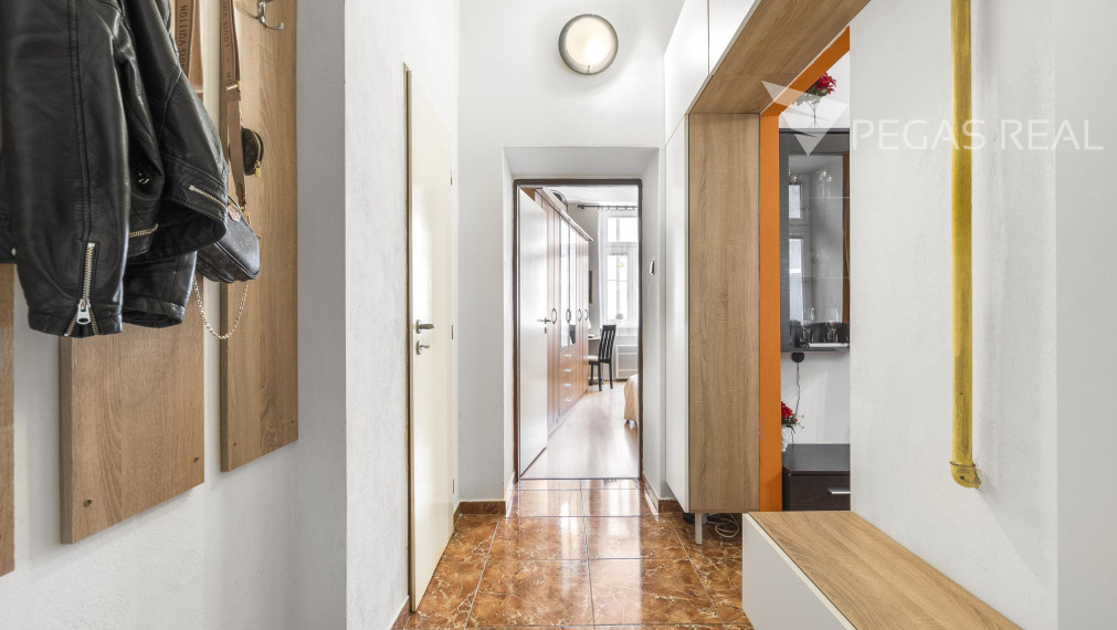 PREDANÉ -  2-izbový staromestský byt v úplnom centre BA.