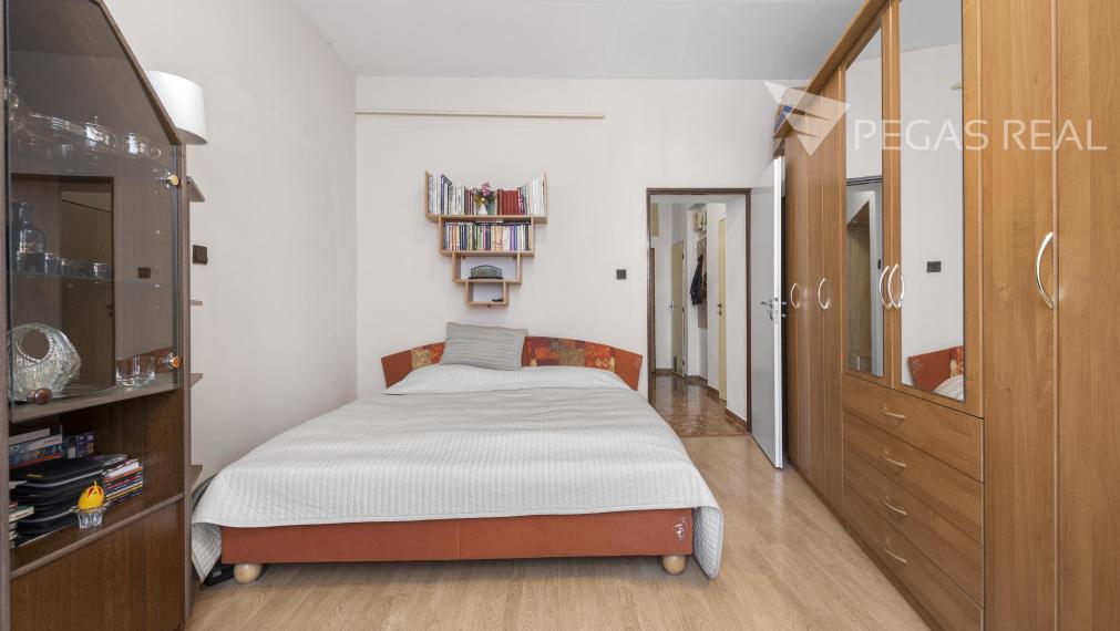 PREDANÉ -  2-izbový staromestský byt v úplnom centre BA.