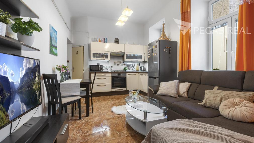 PREDANÉ -  2-izbový staromestský byt v úplnom centre BA.