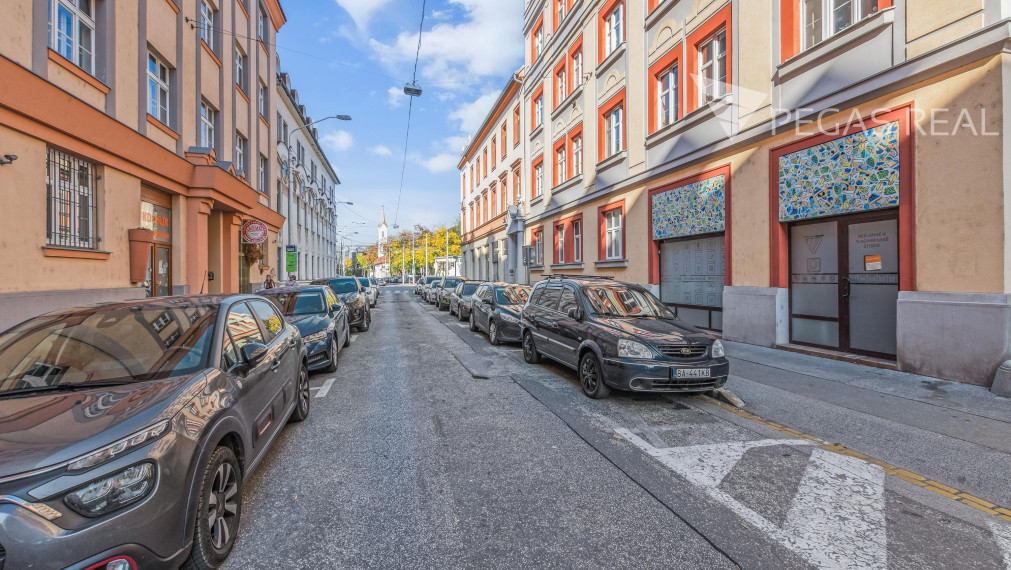 PREDANÉ -  2-izbový staromestský byt v úplnom centre BA.