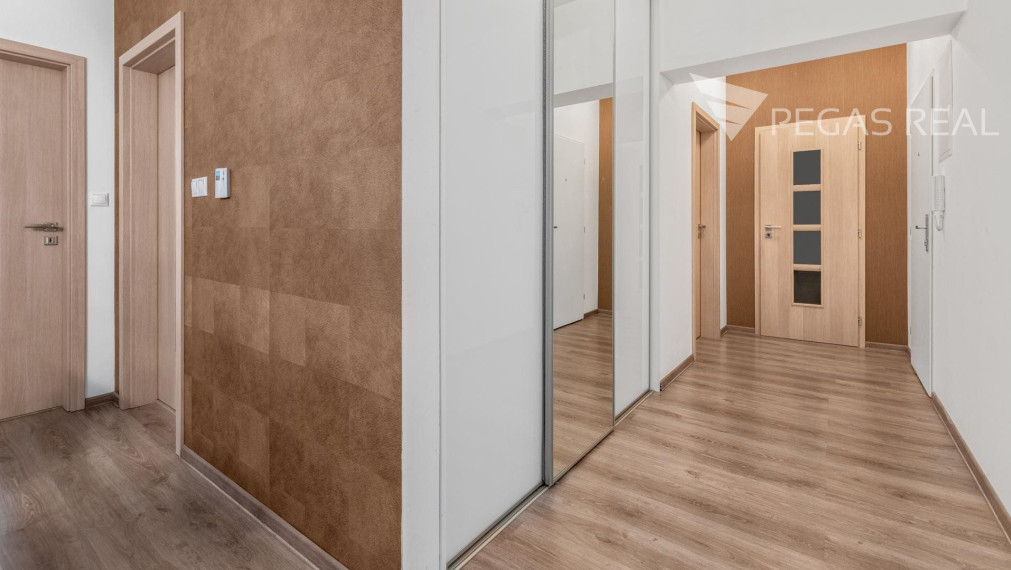 3 izbový byt v novostavbe v Ružinove s parkingom - VIDEO