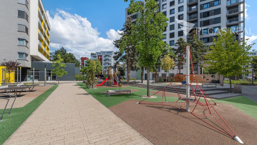 3 izbový byt v novostavbe v Ružinove s parkingom - VIDEO