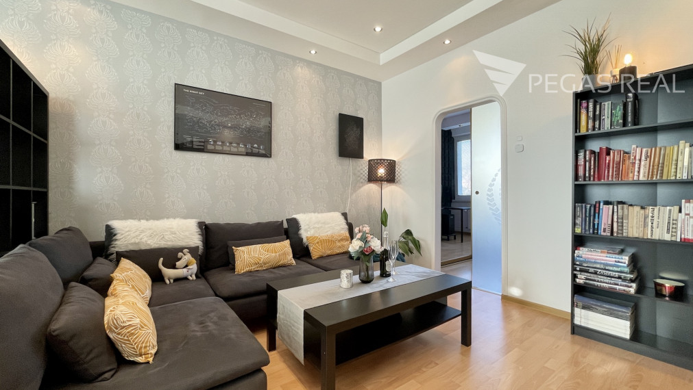 **PREDANÝ** Priestranný, kompletne zariadený 3i byt s dvoma loggiami, Dopravná ul., Rača