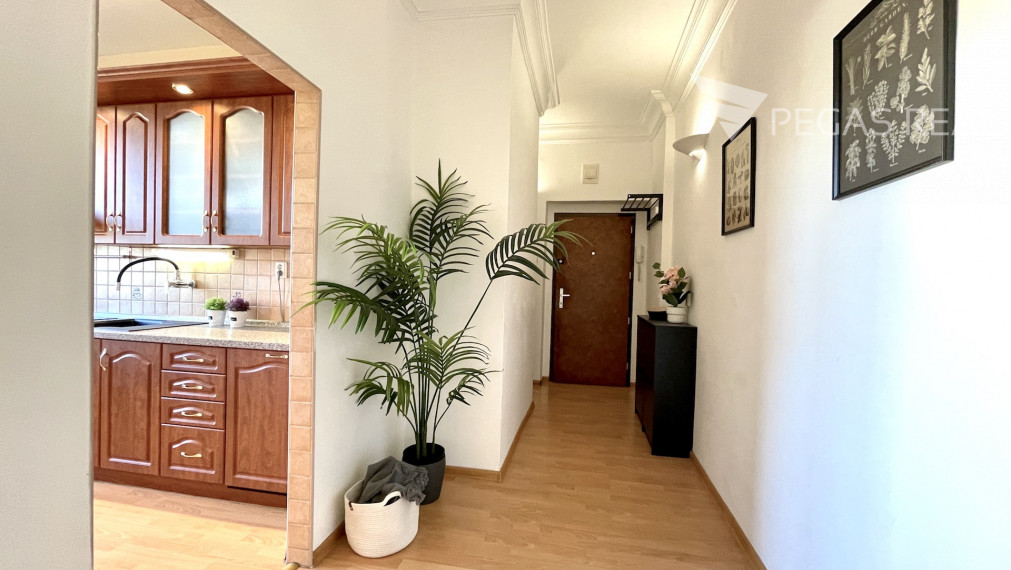 **PREDANÝ** Priestranný, kompletne zariadený 3i byt s dvoma loggiami, Dopravná ul., Rača