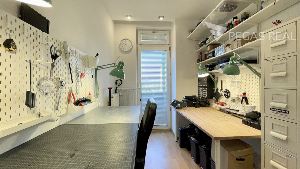 **PREDANÝ** Priestranný, kompletne zariadený 3i byt s dvoma loggiami, Dopravná ul., Rača