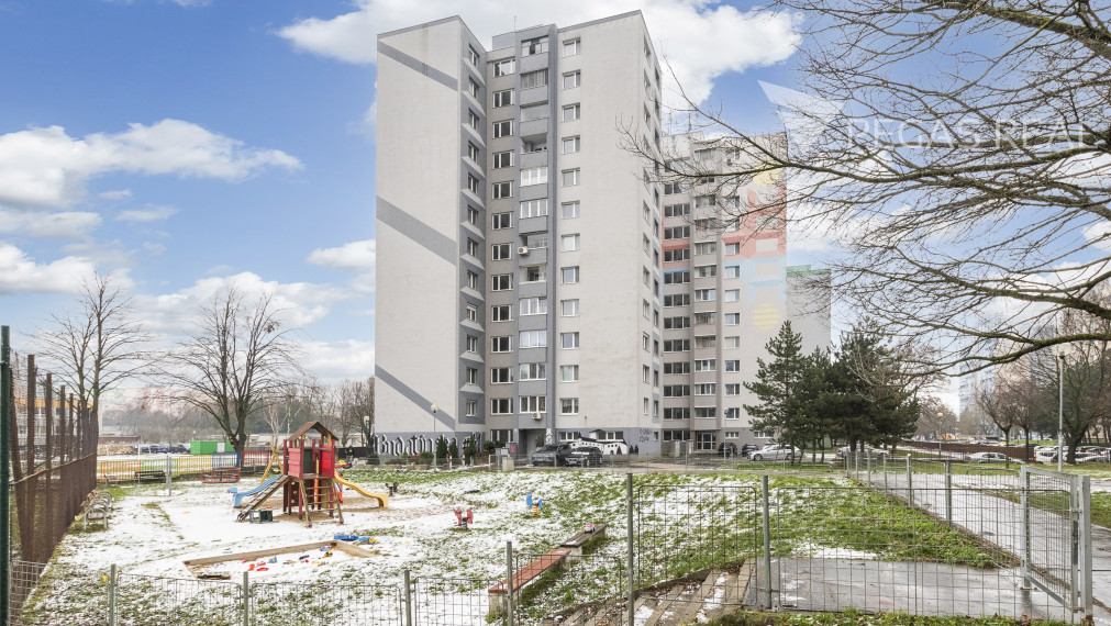 Krásny 4-izbový byt vo vyhľadávanej lokalite BA - Petržalka