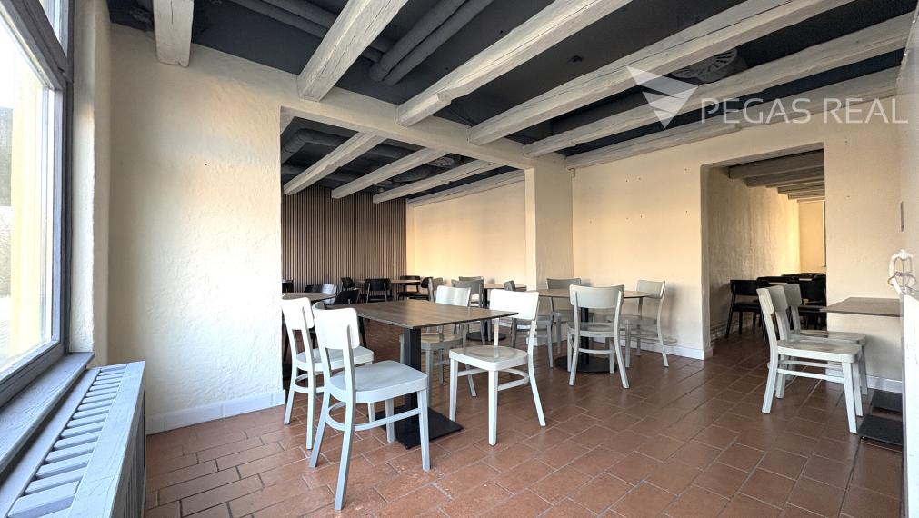 Gastro priestor so zariadením v Ružinove-Mierová ulica