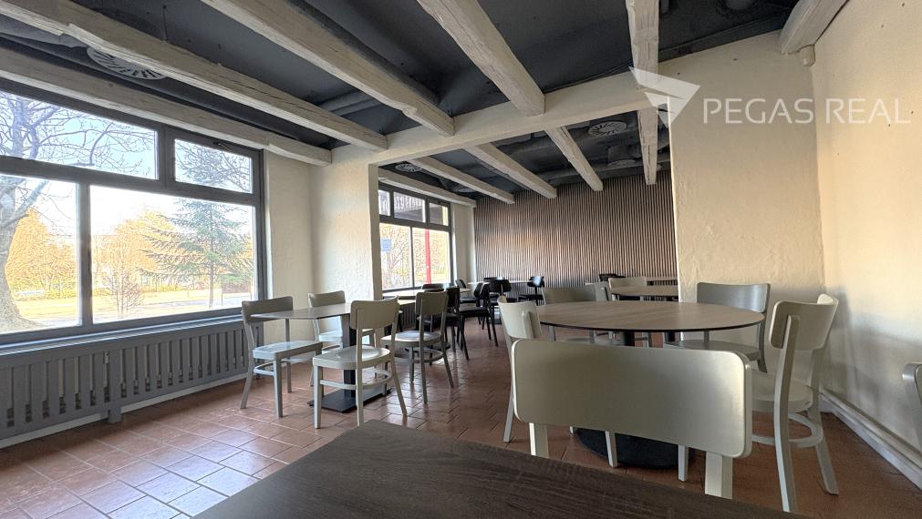 Gastro priestor so zariadením v Ružinove-Mierová ulica