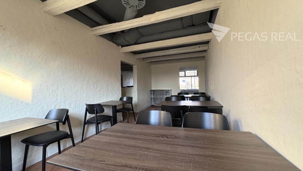 Gastro priestor so zariadením v Ružinove-Mierová ulica
