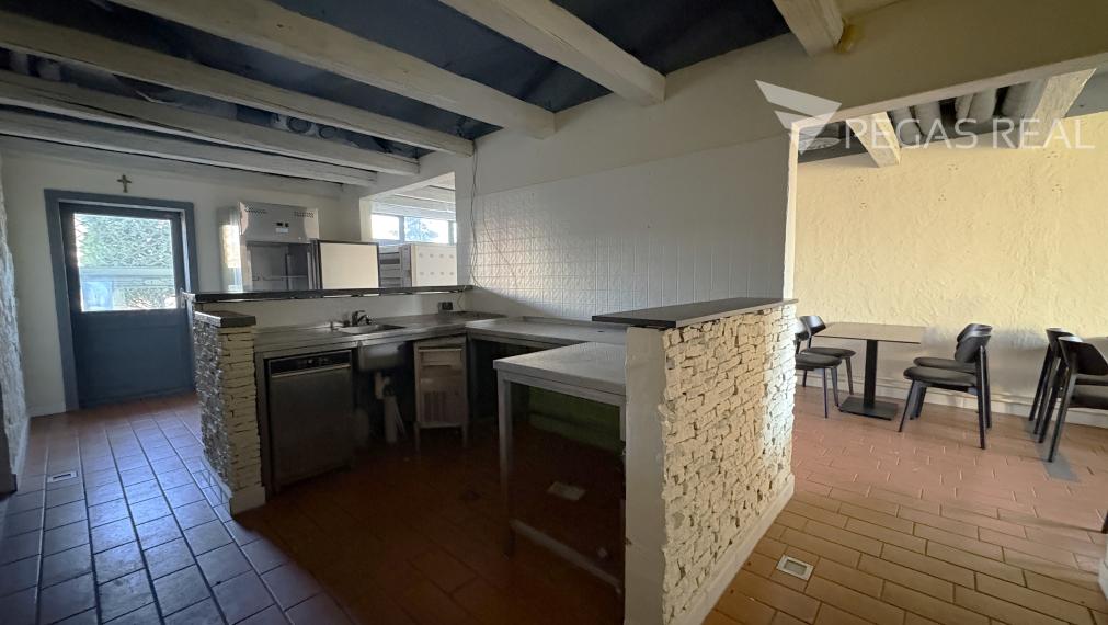 Gastro priestor so zariadením v Ružinove-Mierová ulica