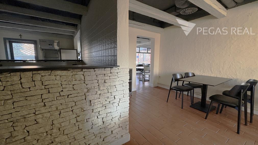 Gastro priestor so zariadením v Ružinove-Mierová ulica