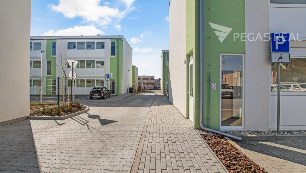 ŠTANDARD V CENE NA POSLEDNÉ 3 IZBOVÉ BYTY - ĎATELINISKÁ