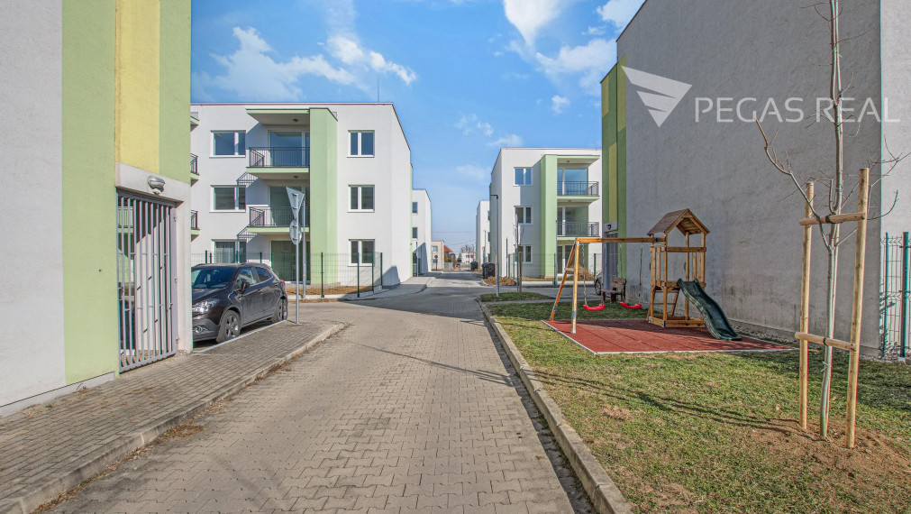 ŠTANDARD V CENE NA POSLEDNÉ 2 IZBOVÉ BYTY - ĎATELINISKÁ