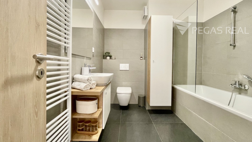 **PREDANÝ** Priestranný klimatizovaný 3i byt s dvoma balkónmi v lukratívnom projekte Záhradné Vily