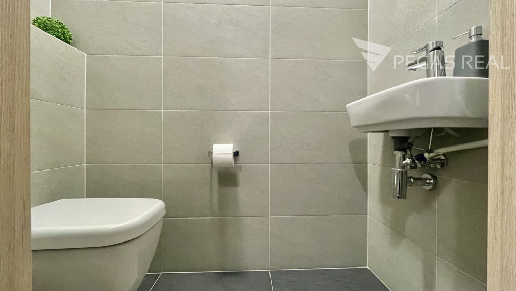 **PREDANÝ** Priestranný klimatizovaný 3i byt s dvoma balkónmi v lukratívnom projekte Záhradné Vily