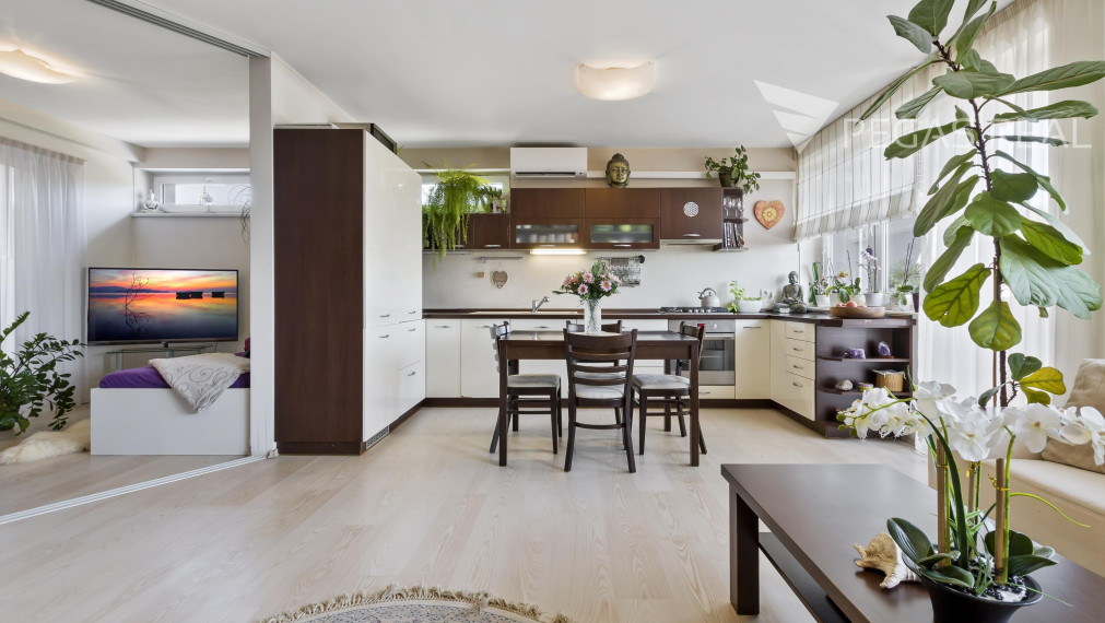 REZERVOVANÉ: 3 izbový byt s krásnym výhľadom a dvomi loggiami - Kramáre