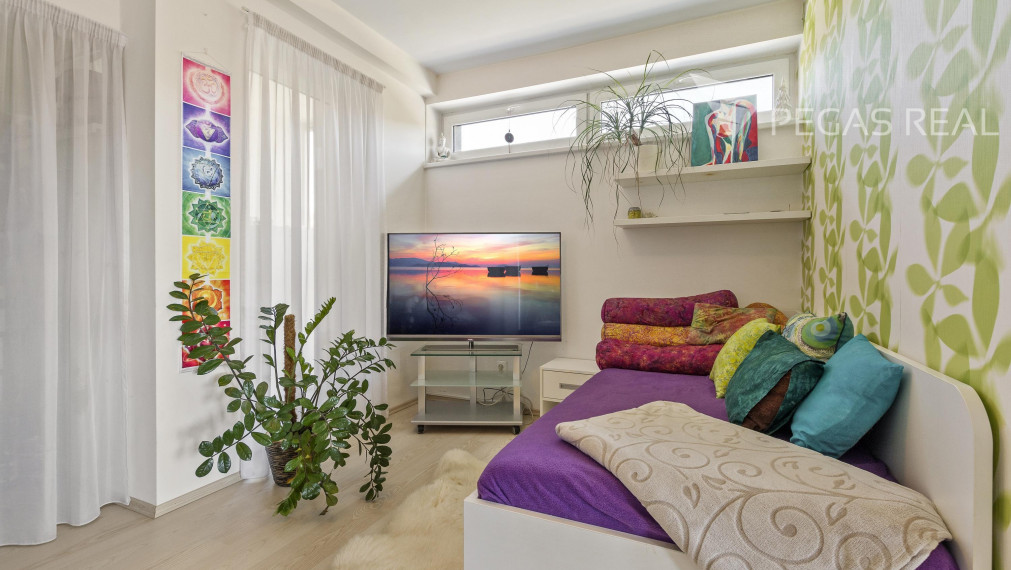 REZERVOVANÉ: 3 izbový byt s krásnym výhľadom a dvomi loggiami - Kramáre