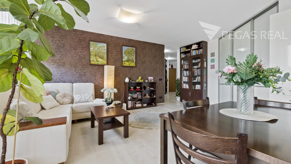 REZERVOVANÉ: 3 izbový byt s krásnym výhľadom a dvomi loggiami - Kramáre