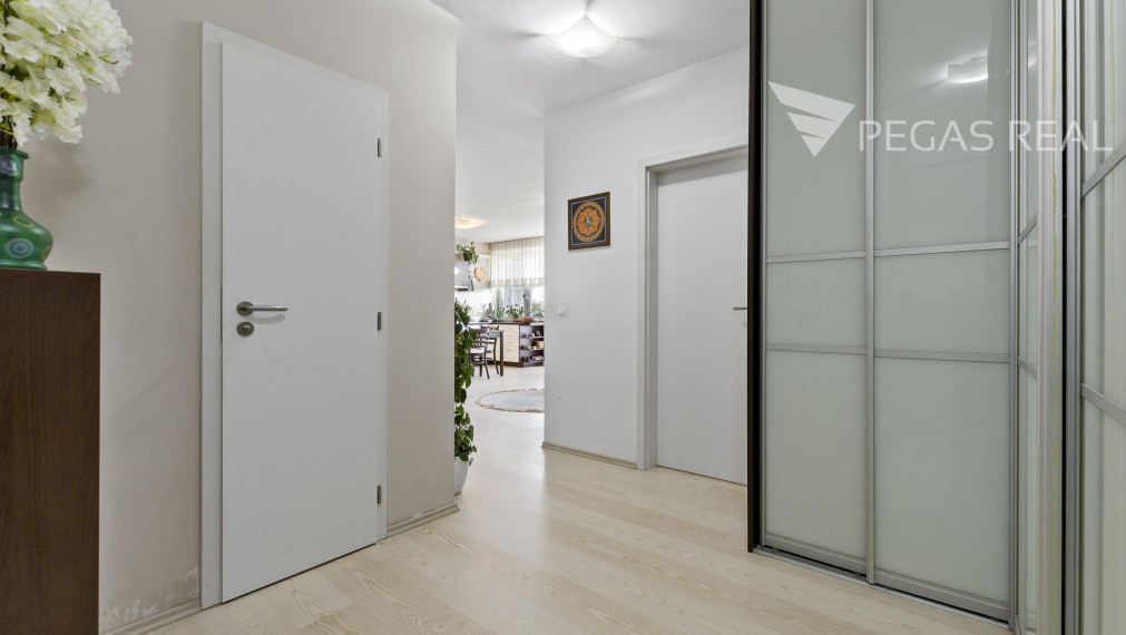 REZERVOVANÉ: 3 izbový byt s krásnym výhľadom a dvomi loggiami - Kramáre