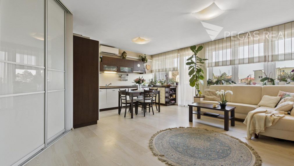 REZERVOVANÉ: 3 izbový byt s krásnym výhľadom a dvomi loggiami - Kramáre