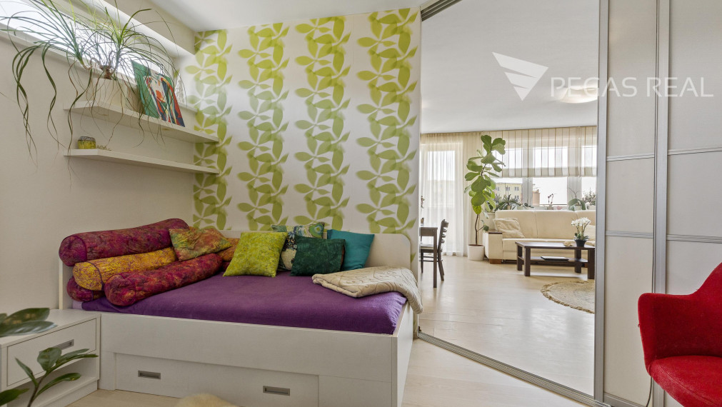 REZERVOVANÉ: 3 izbový byt s krásnym výhľadom a dvomi loggiami - Kramáre