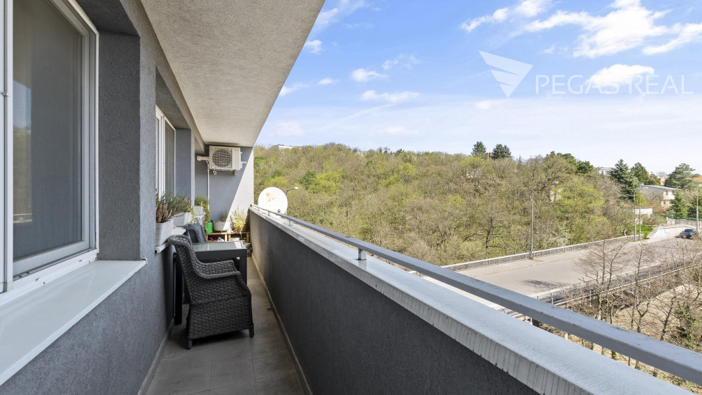 REZERVOVANÉ: 3 izbový byt s krásnym výhľadom a dvomi loggiami - Kramáre