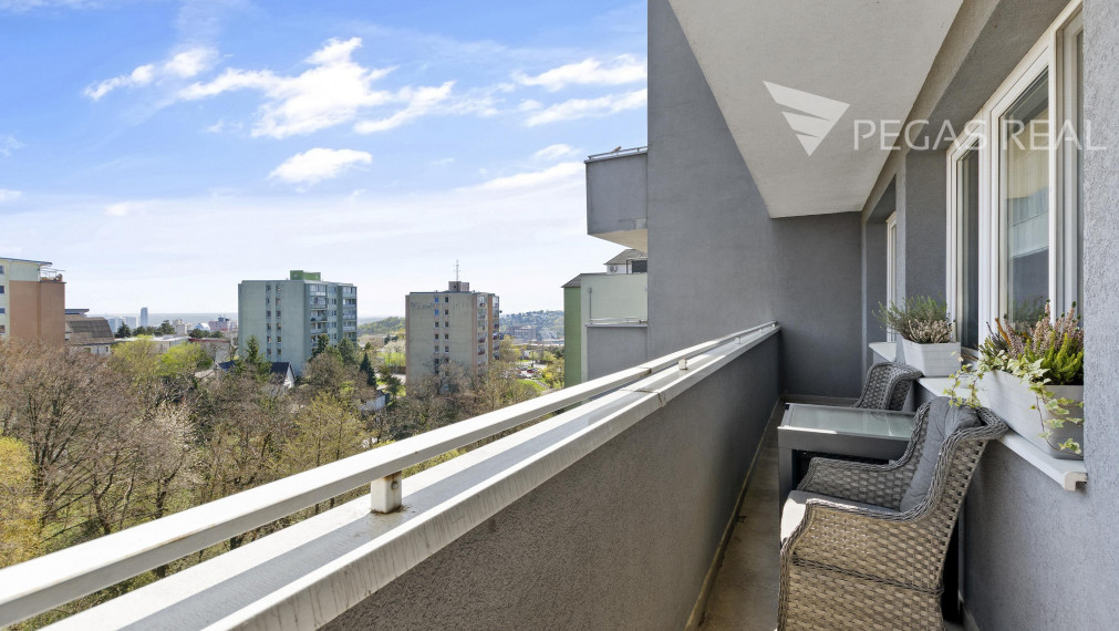 REZERVOVANÉ: 3 izbový byt s krásnym výhľadom a dvomi loggiami - Kramáre