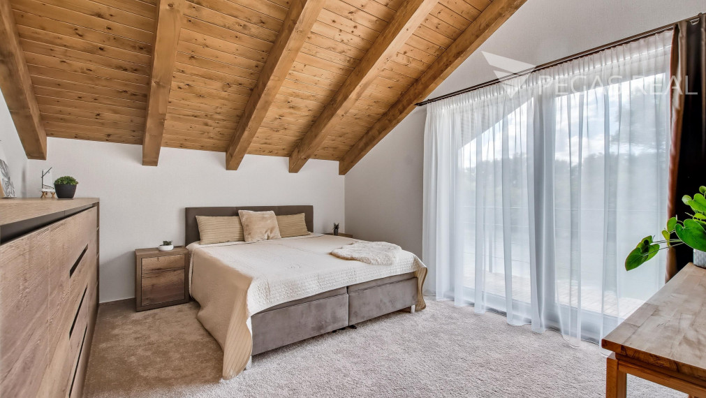 Fenomenálny hausbót v exkluzívnej lokalite Jaroveckého ramena - VIDEO