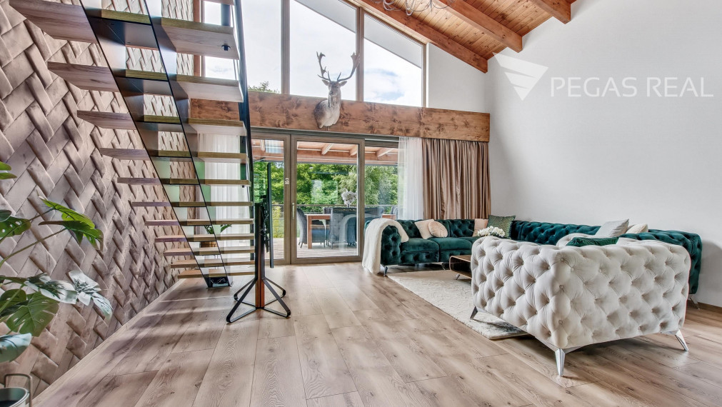 Fenomenálny hausbót v exkluzívnej lokalite Jaroveckého ramena - VIDEO