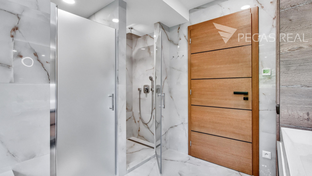 Fenomenálny hausbót v exkluzívnej lokalite Jaroveckého ramena - VIDEO