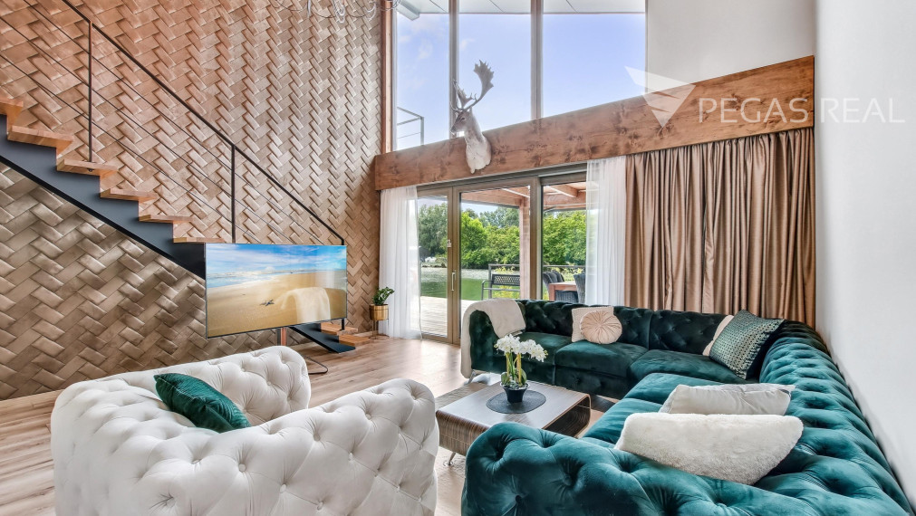 Fenomenálny hausbót v exkluzívnej lokalite Jaroveckého ramena - VIDEO