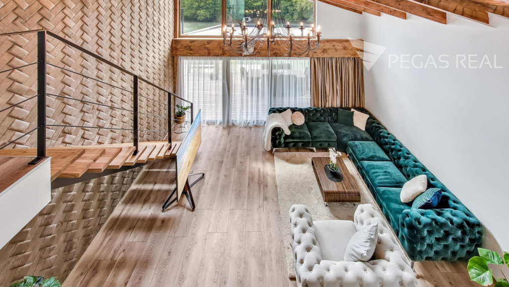 Fenomenálny hausbót v exkluzívnej lokalite Jaroveckého ramena - VIDEO