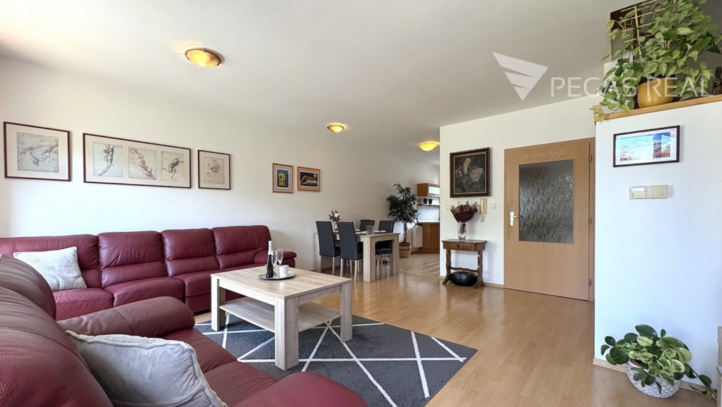 **PREDANÝ** Slnečný 5i rodinný dom so záhradou a garážou v príjemnom tichom prostredí DNV v časti Paulinské