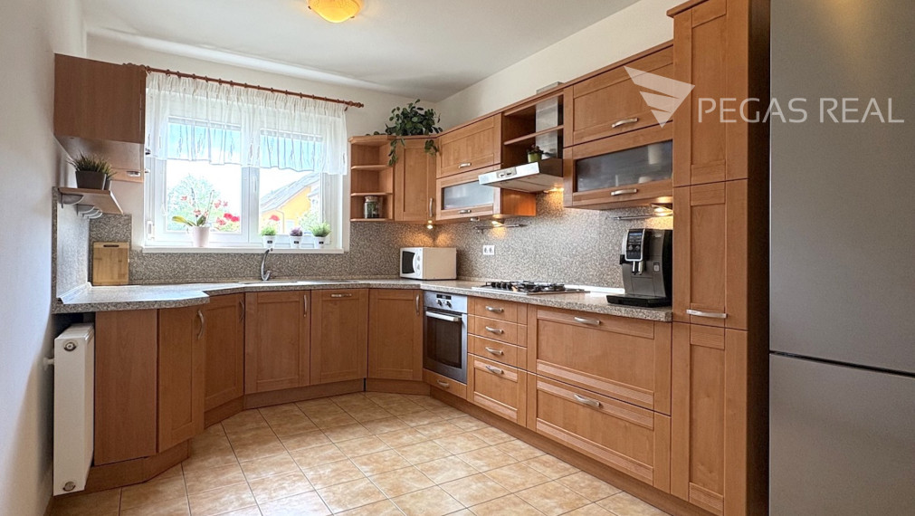 **PREDANÝ** Slnečný 5i rodinný dom so záhradou a garážou v príjemnom tichom prostredí DNV v časti Paulinské