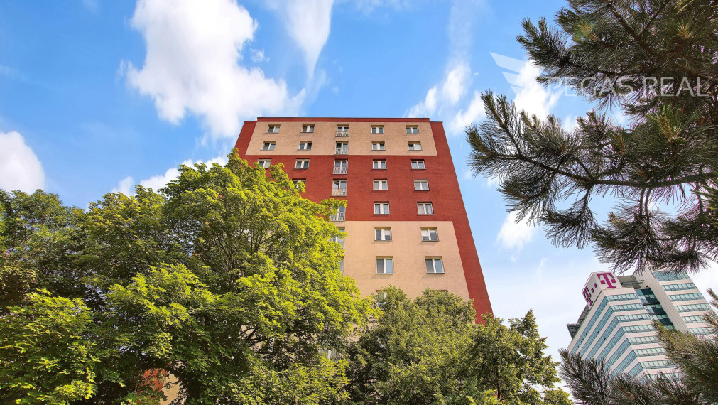 REZERVOVANÉ -3,5 -izbový byt na Martinčekovej ul. v BA vhodný na rekonštrukciu