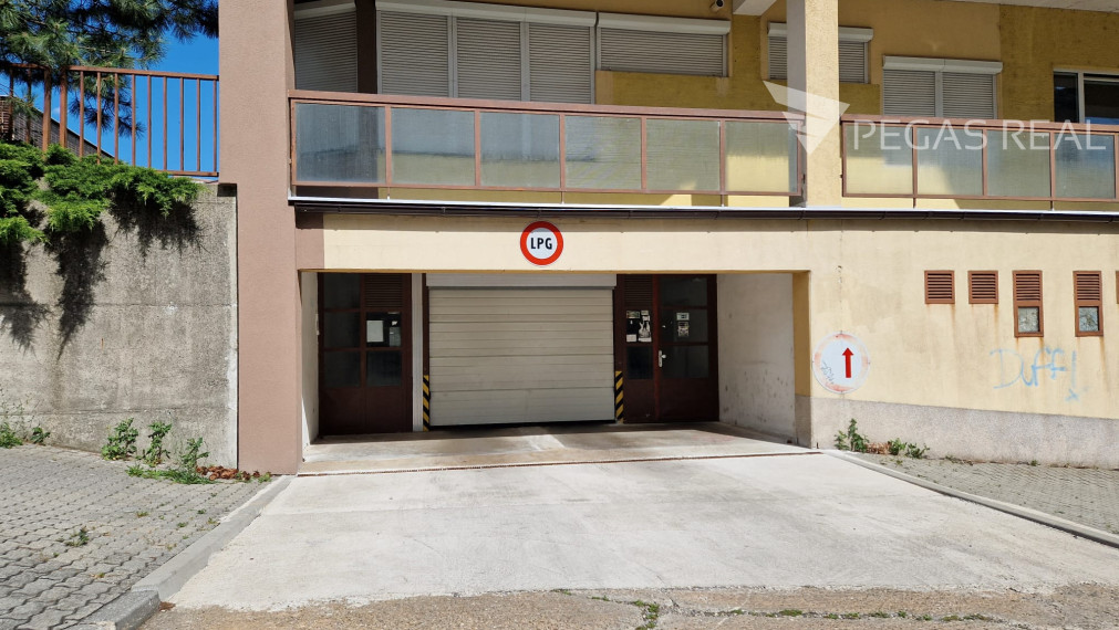 Samostatná garáž Dlhé Diely - Hlaváčikova ulica