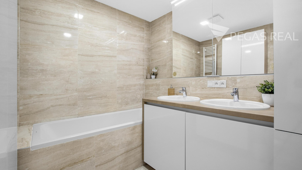 REZERVOVANÉ: Krásny 3-izbový byt s veľkým slnečným balkónom v Ružinove