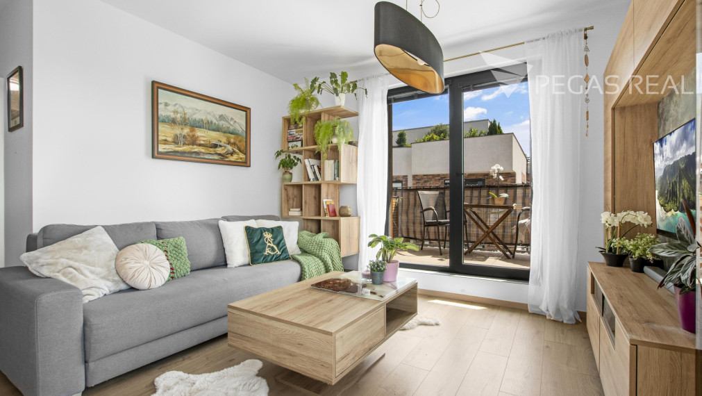 REZERVOVANÉ: Krásny 3-izbový byt s veľkým slnečným balkónom v Ružinove