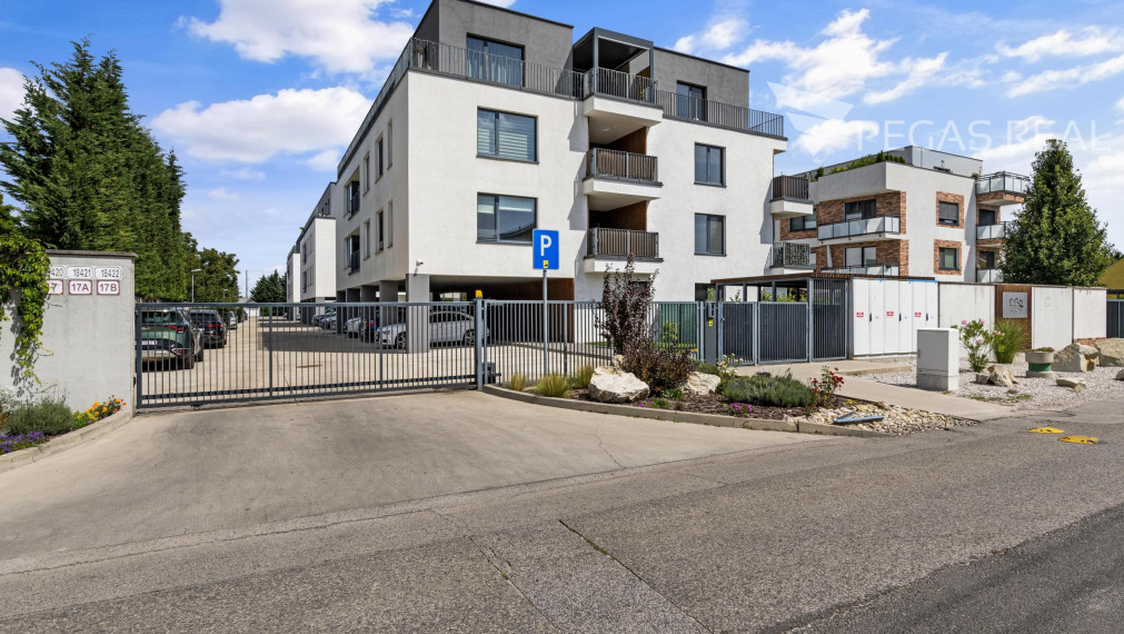 REZERVOVANÉ: Krásny 3-izbový byt s veľkým slnečným balkónom v Ružinove