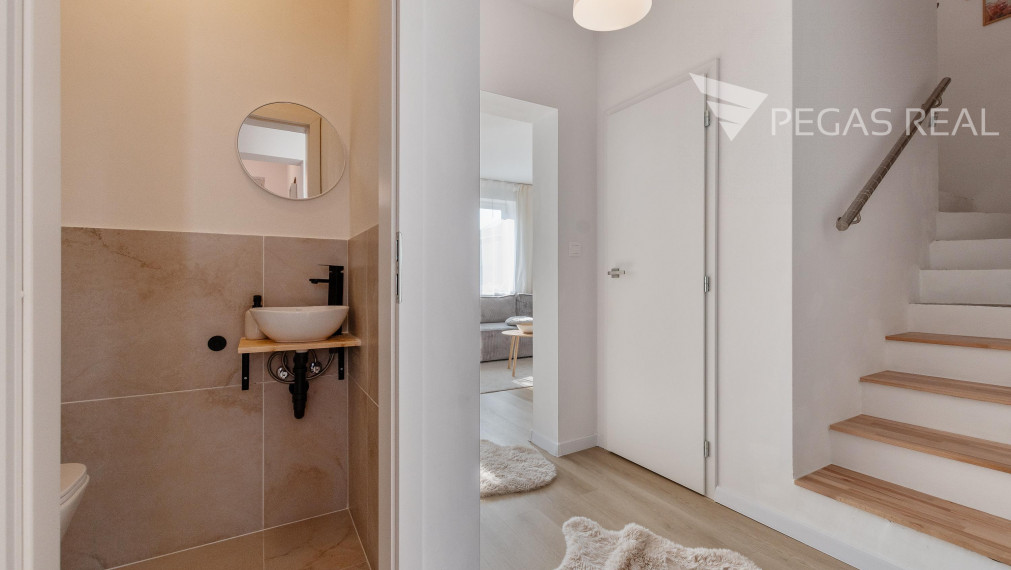 Slnečná - západná strana Rodinný dom  Hviezdoslavov -  ZARIADENY