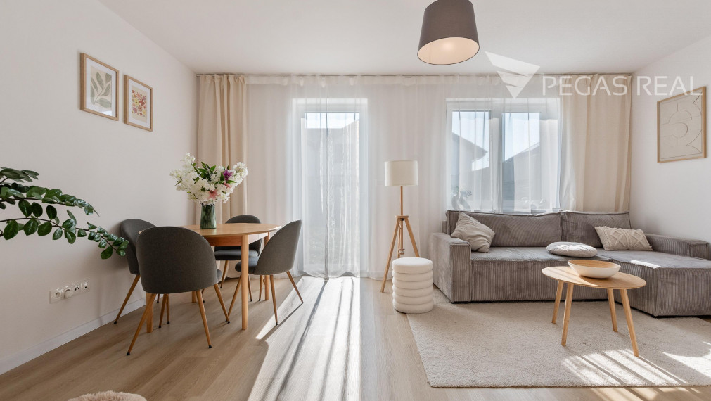 Slnečná - západná strana Rodinný dom  Hviezdoslavov -  ZARIADENY