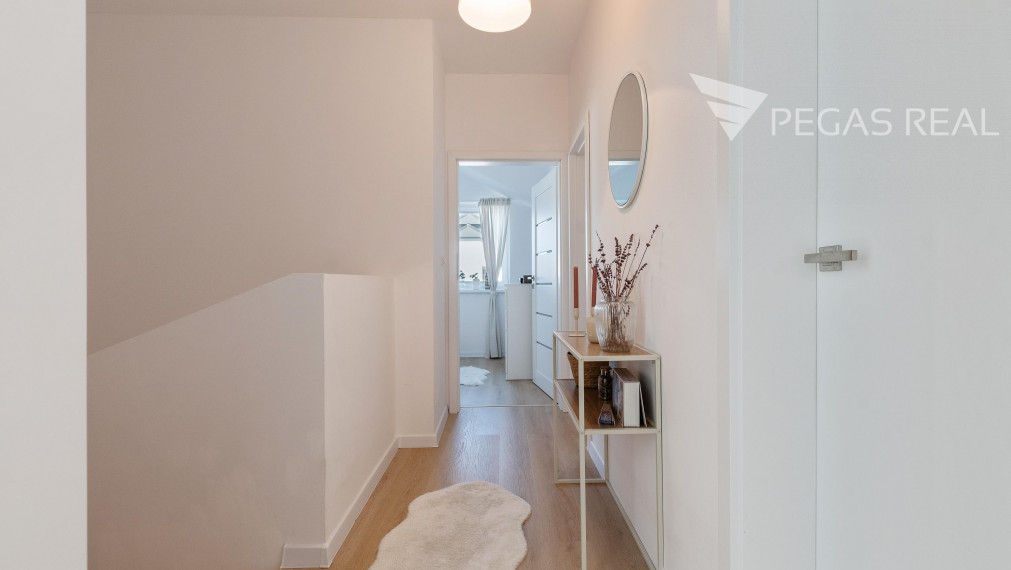 Slnečná - západná strana Rodinný dom  Hviezdoslavov -  ZARIADENY