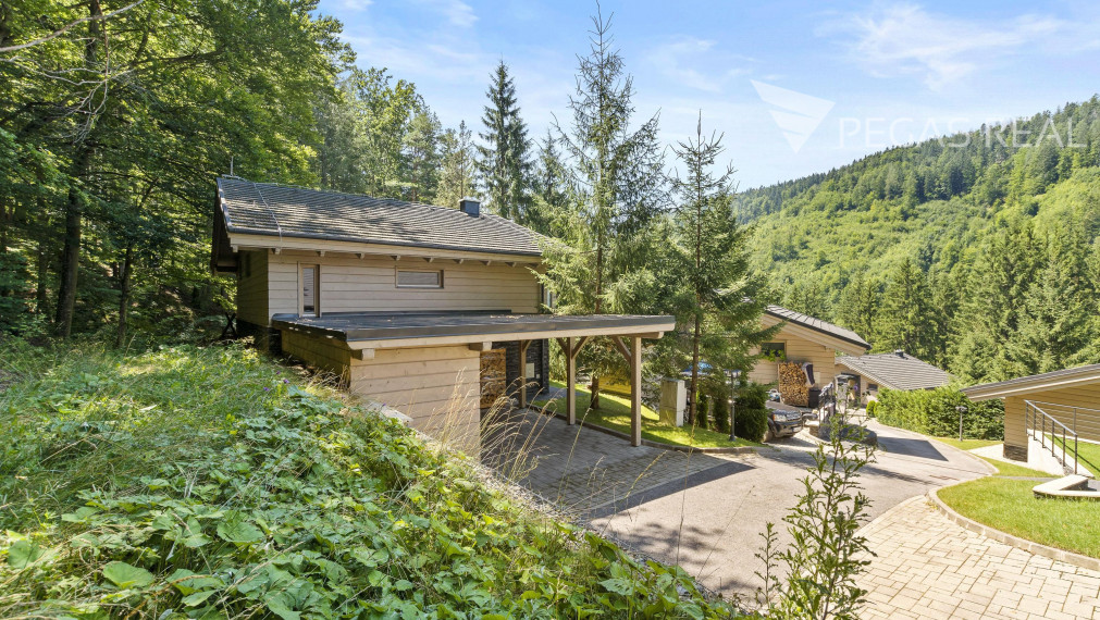 LUXUSNÝ CHALET PRI LYŽIARSKOM STREDISKU JASNÁ NA TÁLOCH V BYSTREJ - NÍZKE TATRY