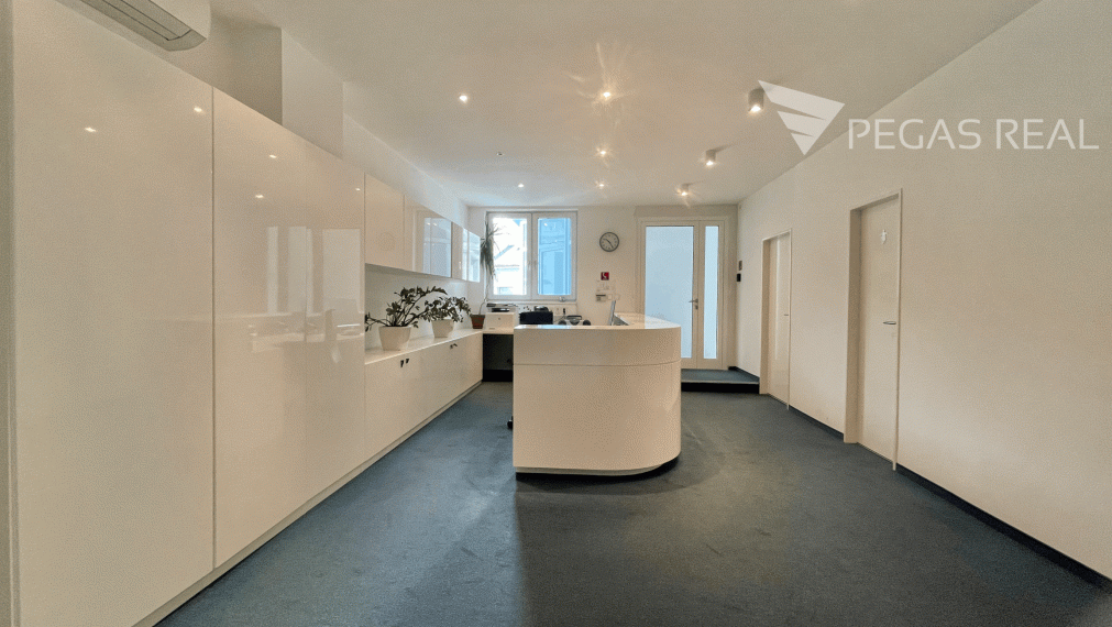 Prenájom moderných kancelárskych priestorov v centre Bratislavy od 64m2 – VIDEO