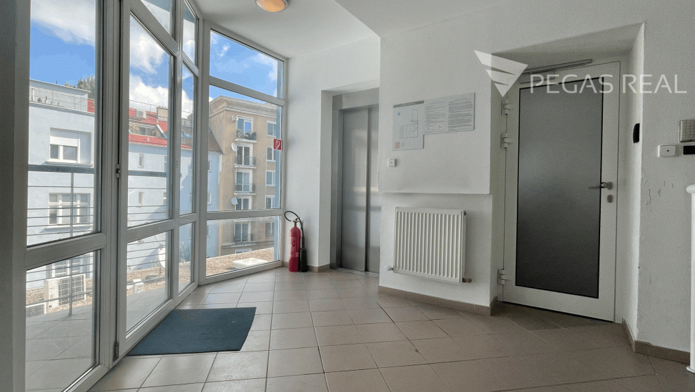 Prenájom moderných kancelárskych priestorov v centre Bratislavy od 64m2 – VIDEO